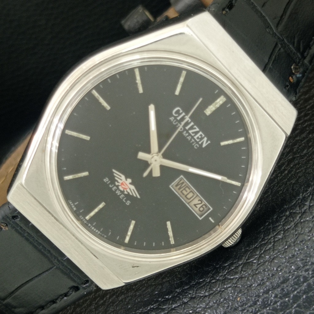 Vintage 1987 Citizen Automatic Mens Silver Watch WDaydate  Black Accents